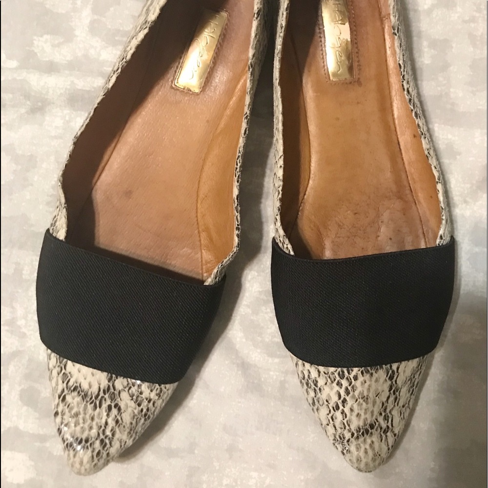 Halogen Snake-skin Pointy Flat with Elastic Band.